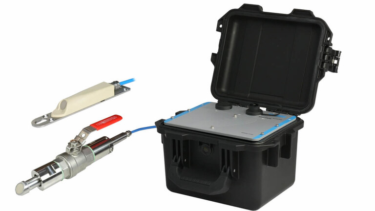 Portables Durchflussmesser mit Rohr- und Keilsensoren Portables Durchflussmesser mit Rohr- und Keilsensoren